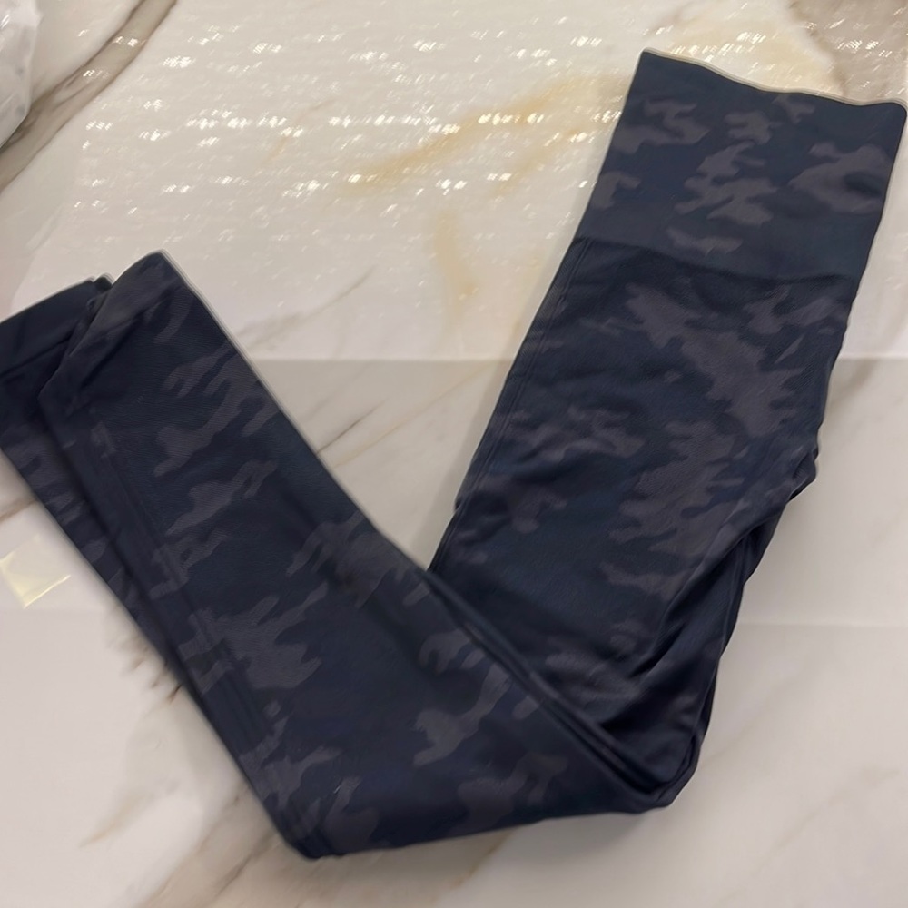 Spanx green camo leggings size medium
